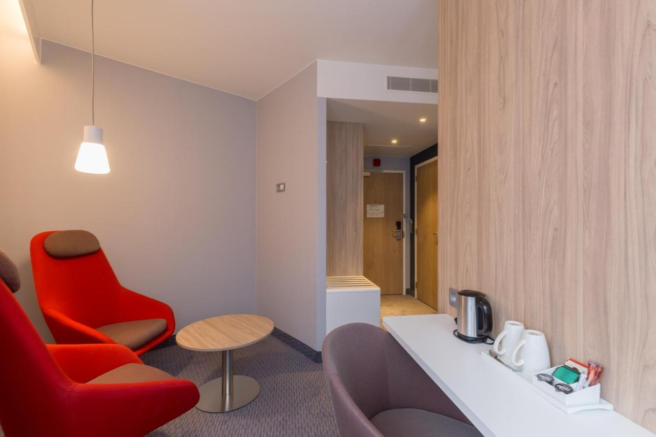 Chambre Lit Queen-Size Standard avec Espace Supplémentaire - Petit-Déjeuner Gratuit
